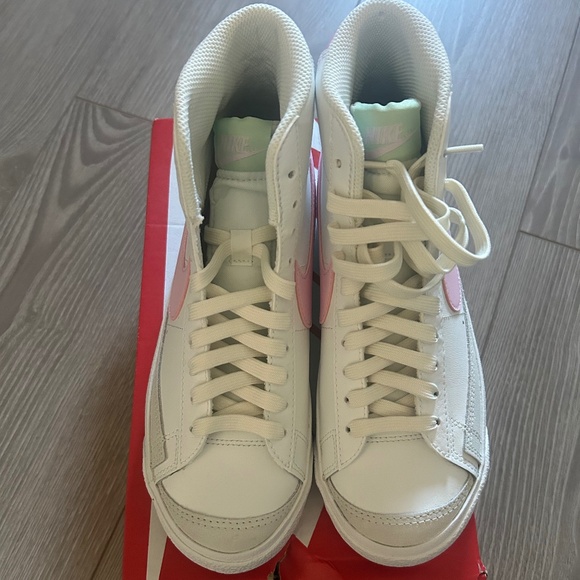 Nike Blazer Mid 77 Pink and Whitw - Picture 1 of 5